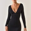 Robe Jessa en modal froncé, décolleté plongeant et coupe trapèze, couleur noire Robe Jessa en modal froncé, décolleté plongeant et coupe trapèze, couleur noire