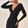 Robe Jessa en modal froncé, décolleté plongeant et coupe trapèze, couleur noire Robe Jessa en modal froncé, décolleté plongeant et coupe trapèze, couleur noire