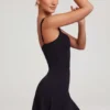 Robe Jolie à encolure en cœur, couleur noire Robe Jolie à encolure en cœur, couleur noire
