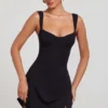 Robe Jolie à encolure en cœur, couleur noire Robe Jolie à encolure en cœur, couleur noire