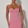 Robe Lenore à encolure dos nu et coupe trapèze avec détail en forme de cœur, couleur rose poudré Robe Lenore à encolure dos nu et coupe trapèze avec détail en forme de cœur, couleur rose poudré
