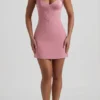 Robe Lenore à encolure dos nu et coupe trapèze avec détail en forme de cœur, couleur rose poudré Robe Lenore à encolure dos nu et coupe trapèze avec détail en forme de cœur, couleur rose poudré