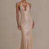 Robe longue asymétrique à décolleté plongeant et dos nu Ameline Premium, or beige Robe longue asymétrique à décolleté plongeant et dos nu Ameline Premium, or beige