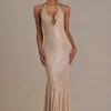 Robe longue asymétrique à décolleté plongeant et dos nu Ameline Premium, or beige Robe longue asymétrique à décolleté plongeant et dos nu Ameline Premium, or beige