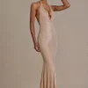 Robe longue asymétrique à décolleté plongeant et dos nu Ameline Premium, or beige Robe longue asymétrique à décolleté plongeant et dos nu Ameline Premium, or beige