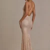 Robe longue asymétrique à décolleté plongeant et dos nu Ameline Premium, or beige Robe longue asymétrique à décolleté plongeant et dos nu Ameline Premium, or beige