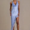 Robe longue asymétrique à décolleté plongeant et ornements Vivienne Premium, bleu ciel Robe longue asymétrique à décolleté plongeant et ornements Vivienne Premium, bleu ciel