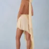 Robe longue asymétrique à dos nu Mariselle, imprimé fleurs jaunes Robe longue asymétrique à dos nu Mariselle, imprimé fleurs jaunes