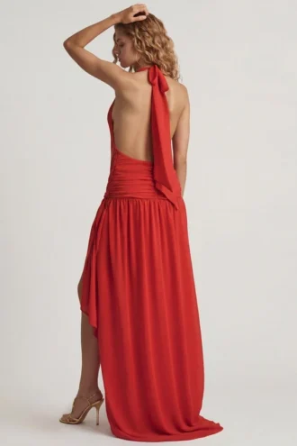 Robe longue asymétrique à dos nu Oliana en rouge piment