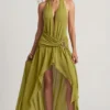 Robe longue asymétrique à dos nu Oliana en vert olive Robe longue asymétrique à dos nu Oliana en vert olive