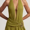 Robe longue asymétrique à dos nu Oliana en vert olive Robe longue asymétrique à dos nu Oliana en vert olive