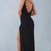 Robe longue asymétrique Nivara en noir Robe longue asymétrique Nivara en noir
