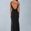 Robe longue asymétrique Nivara en noir Robe longue asymétrique Nivara en noir