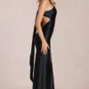 Robe longue asymétrique à nouer dans le dos Adelina, en noir Robe longue asymétrique à nouer dans le dos Adelina, en noir