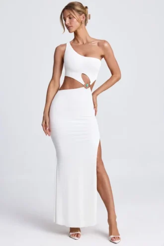Robe longue asymétrique Rosalia avec détails métalliques, en blanc