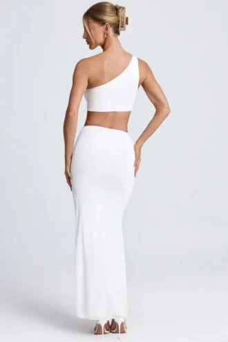 Robe longue asymétrique Rosalia avec détails métalliques, en blanc