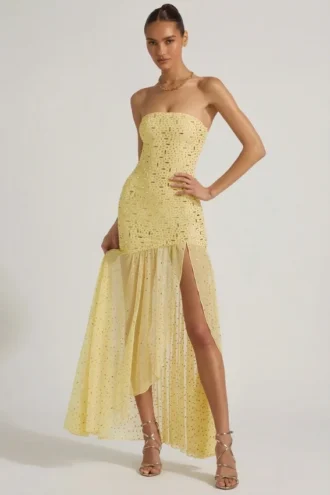 Robe longue asymétrique semi-transparente ornée Kerra, couleur jaune