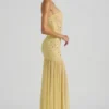 Robe longue asymétrique semi-transparente ornée Kerra, couleur jaune Robe longue asymétrique semi-transparente ornée Kerra, couleur jaune