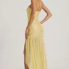 Robe longue asymétrique semi-transparente ornée Kerra, couleur jaune Robe longue asymétrique semi-transparente ornée Kerra, couleur jaune
