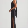 Robe longue asymétrique Sheril avec détail foulard, en noir Robe longue asymétrique Sheril avec détail foulard, en noir