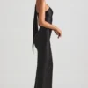 Robe longue asymétrique Sheril avec détail foulard, en noir Robe longue asymétrique Sheril avec détail foulard, en noir