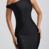 Robe longue asymétrique à une épaule froncée Akeeva, en noir Robe longue asymétrique à une épaule froncée Akeeva, en noir