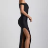 Robe longue asymétrique à une épaule froncée Akeeva, en noir Robe longue asymétrique à une épaule froncée Akeeva, en noir