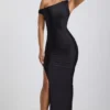 Robe longue asymétrique à une épaule froncée Akeeva, en noir Robe longue asymétrique à une épaule froncée Akeeva, en noir