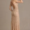 Robe longue asymétrique à une épaule ornée de paillettes Violette, couleur beige doré Robe longue asymétrique à une épaule ornée de paillettes Violette, couleur beige doré