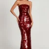 Robe longue bandeau Nottola avec ornements 3D, rouge Robe longue bandeau Nottola avec ornements 3D, rouge
