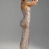 Robe longue bandeau ornée Amaya, couleur amande Robe longue bandeau ornée Amaya, couleur amande