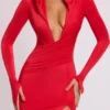 Robe longue à capuche et manches longues Desdemona, couleur rouge feu Robe longue à capuche et manches longues Desdemona, couleur rouge feu