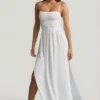 Robe longue caraco froncée Olyssia en blanc Robe longue caraco froncée Olyssia en blanc