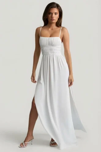 Robe longue caraco froncée Olyssia en blanc