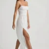 Robe longue caraco froncée Olyssia en blanc Robe longue caraco froncée Olyssia en blanc