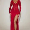 Robe longue Carmina en dentelle festonnée à encolure plongeante, couleur rouge vif Robe longue Carmina en dentelle festonnée à encolure plongeante, couleur rouge vif