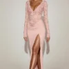 Robe longue Carmina à encolure plongeante festonnée en dentelle, rose Robe longue Carmina à encolure plongeante festonnée en dentelle, rose
