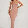 Robe longue à col bénitier et bandeau orné Palermo, couleur beige Robe longue à col bénitier et bandeau orné Palermo, couleur beige