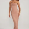 Robe longue à col bénitier et bandeau orné Palermo, couleur beige Robe longue à col bénitier et bandeau orné Palermo, couleur beige