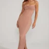 Robe longue à col bénitier et bandeau orné Palermo, couleur beige Robe longue à col bénitier et bandeau orné Palermo, couleur beige