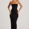 Robe longue à col bénitier et bandeau orné « Palermo » en noir Robe longue à col bénitier et bandeau orné « Palermo » en noir