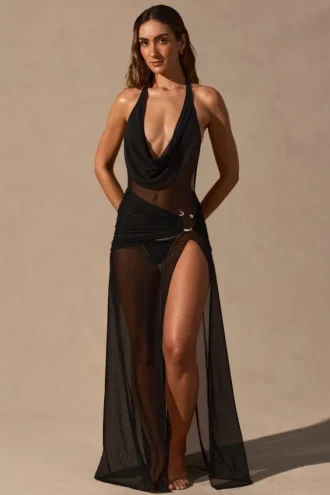 Robe longue à col bénitier et décolleté plongeant Anaya, en noir