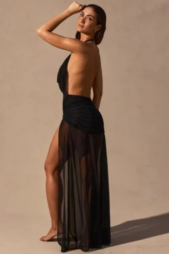 Robe longue à col bénitier et décolleté plongeant Anaya, en noir