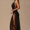 Robe longue à col bénitier et décolleté plongeant Anaya, en noir Robe longue à col bénitier et décolleté plongeant Anaya, en noir