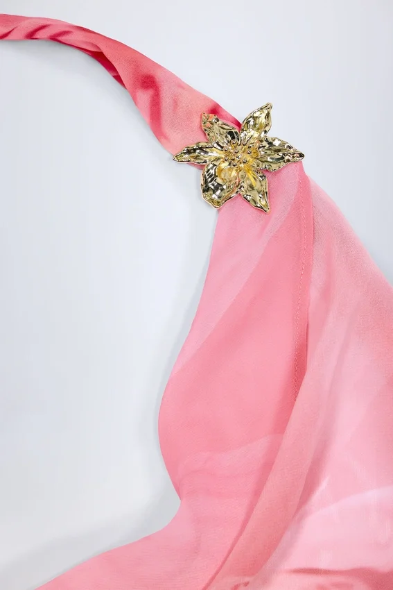 Robe longue à col bénitier et détails métalliques Taveuni, imprimé orchidée rose Robe longue à col bénitier et détails métalliques Taveuni, imprimé orchidée rose