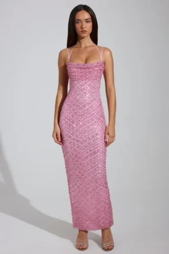 Robe longue à col bénitier et ornements Constance en rose