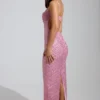 Robe longue à col bénitier et ornements Constance en rose Robe longue à col bénitier et ornements Constance en rose