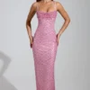 Robe longue à col bénitier et ornements Constance en rose Robe longue à col bénitier et ornements Constance en rose