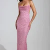 Robe longue à col bénitier et ornements Constance en rose Robe longue à col bénitier et ornements Constance en rose