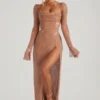 Robe longue à col bénitier ornée Champel, couleur nude Robe longue à col bénitier ornée Champel, couleur nude